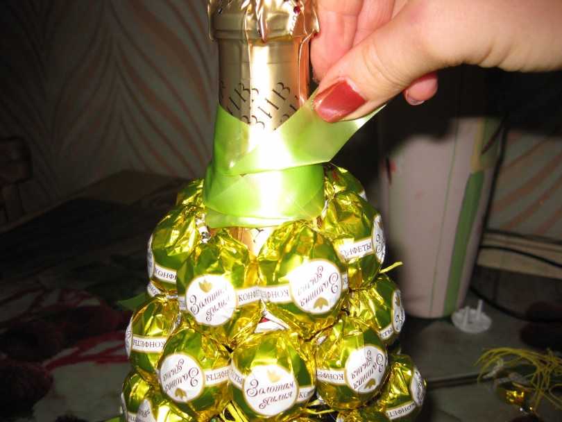 DIY-ananas van snoep en champagne: stap voor stap een fles maken - een masterclass voor beginners, foto, video