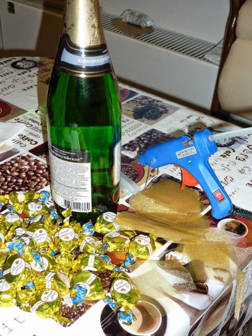 DIY-ananas van snoep en champagne: stap voor stap een fles maken - een masterclass voor beginners, foto, video
