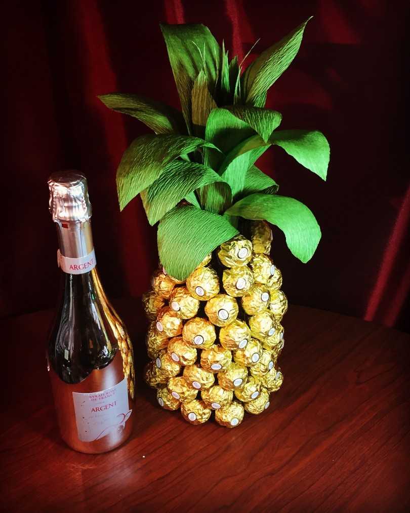 DIY-ananas van snoep en champagne: stap voor stap een fles maken - een masterclass voor beginners, foto, video