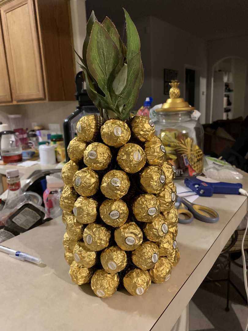 DIY-ananas van snoep en champagne: stap voor stap een fles maken - een masterclass voor beginners, foto, video