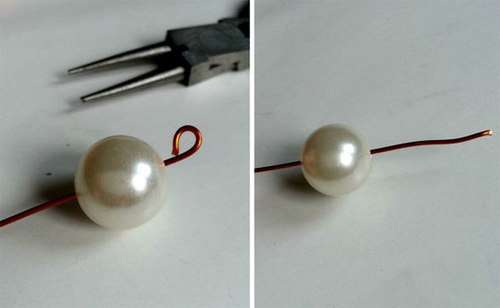 In order to make such a bracelet, you will need wire, round-nose pliers, beads, connecting rings. Take a piece of wire and thread it through the bead. Bend one end with round-nose pliers so that the bead does not fall out.