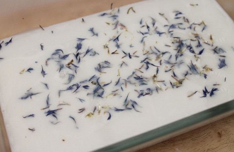 Sprinkle dried flowers on the soap base