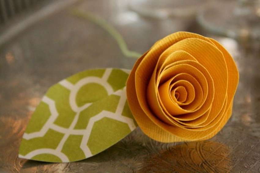 spiralne papierowe kwiaty