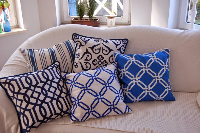 sizes of decorative pillows