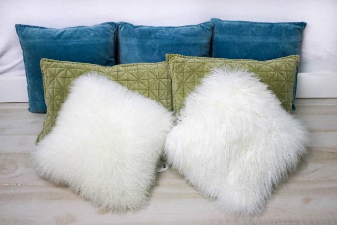 When are fur pillows used