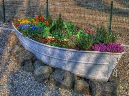 A container garden requires a flat surface and installation of wooden crates, flowerpots or clay pots for vegetation