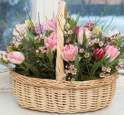 Floristry for beginners step by step. Assembling bouquets, teaching decor, photo, video tutorials