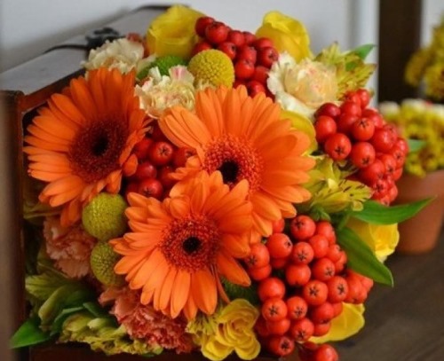 Floristry for beginners step by step. Assembling bouquets, teaching decor, photo, video tutorials
