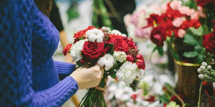 Girl makes a bouquet