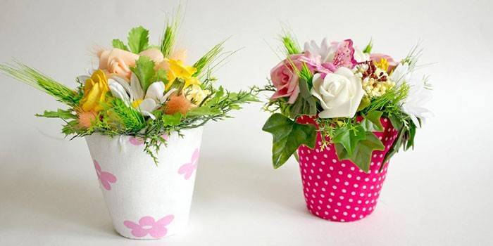 Floristic compositions in pots