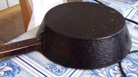 We clean pots and pans from grease and carbon deposits