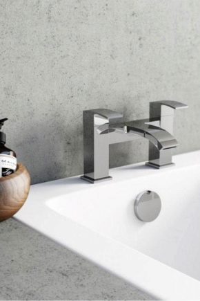 フラッシュマウントされたアクリル製の浴槽の蛇口を選択するにはどうすればよいですか？