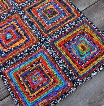 robienie na drutach dywaników ze starych rzeczy