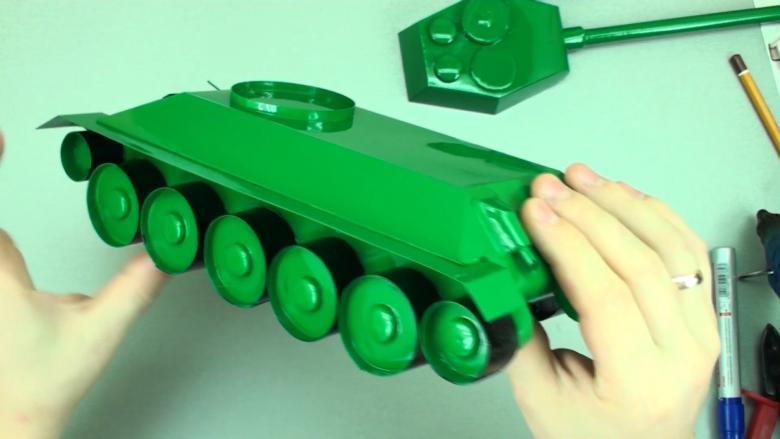 How to make a mock-up of military equipment with your own hands: step-by-step instructions, necessary materials, the best templates for cutting and gluing
