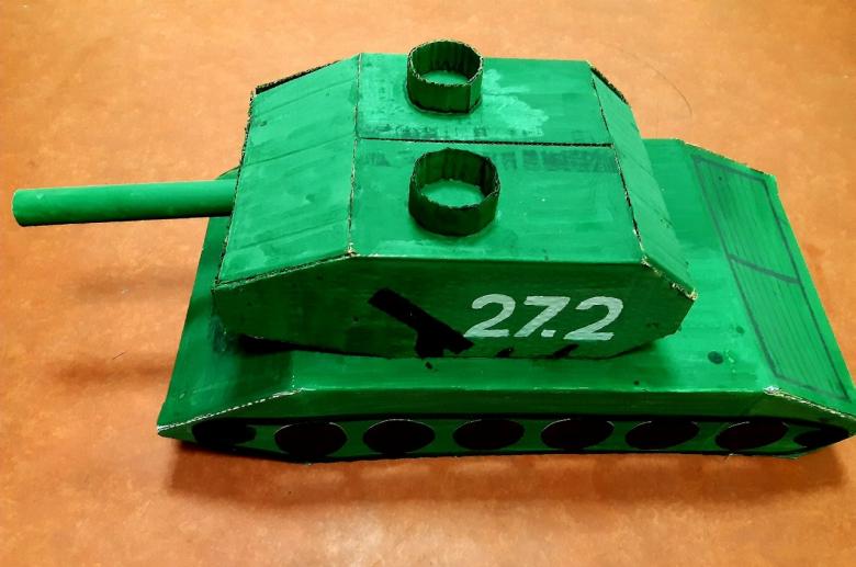 How to make a mock-up of military equipment with your own hands: step-by-step instructions, necessary materials, the best templates for cutting and gluing