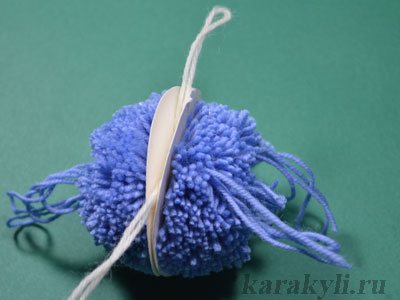 Hogyan készítsünk pom-pomot szőrből, fonalból vagy cérnából készült kalaphoz-mesterkurzus a pom-pom kötéséről, fotó és videó utasítások