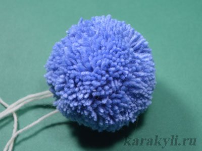 Hogyan készítsünk pom-pomot szőrből, fonalból vagy cérnából készült kalaphoz-mesterkurzus a pom-pom kötéséről, fotó és videó utasítások
