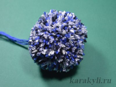 Hogyan készítsünk pom-pomot szőrből, fonalból vagy cérnából készült kalaphoz-mesterkurzus a pom-pom kötéséről, fotó és videó utasítások