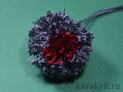 Hogyan készítsünk pom-pomot szőrből, fonalból vagy cérnából készült kalaphoz-mesterkurzus a pom-pom kötéséről, fotó és videó utasítások