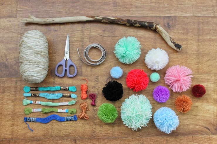 Hogyan készítsünk pom-pomot szőrből, fonalból vagy cérnából készült kalaphoz-mesterkurzus a pom-pom kötéséről, fotó és videó utasítások