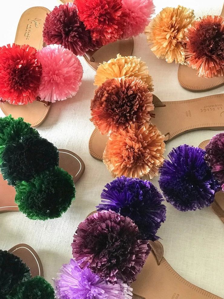Hogyan készítsünk pom-pomot szőrből, fonalból vagy cérnából készült kalaphoz-mesterkurzus a pom-pom kötéséről, fotó és videó utasítások