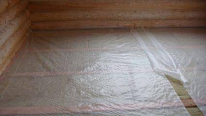 Warme vloeren in een houten huis: installatiekenmerken