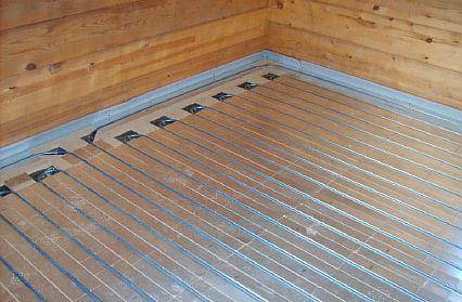 Warme vloeren in een houten huis: installatiekenmerken