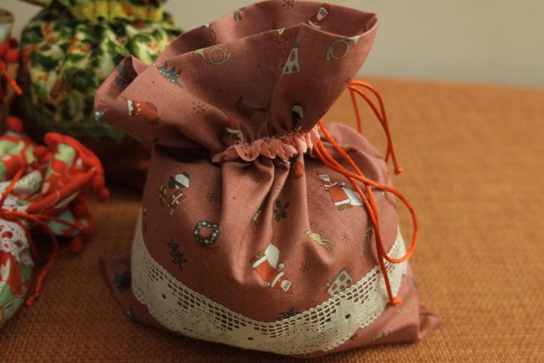 How to sew a bag with ties - DIY bags for gifts and herbs