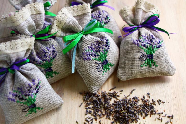 How to sew a bag with ties - DIY bags for gifts and herbs