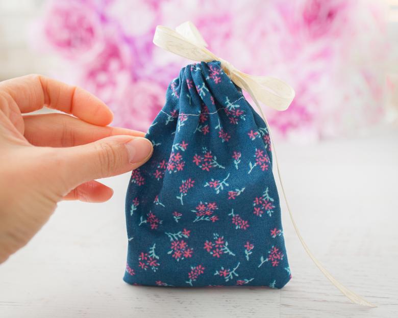 How to sew a bag with ties - DIY bags for gifts and herbs