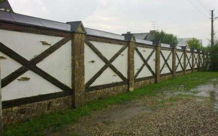 betonnen blokkade met hout