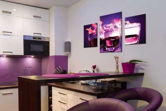 Fotó moduláris festményekről a konyhában