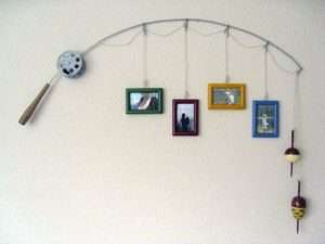Fans van vissen kwamen op het idee om een ​​multi-frame te maken in een visstijl met behulp van een hengel, haken en frames voor foto's