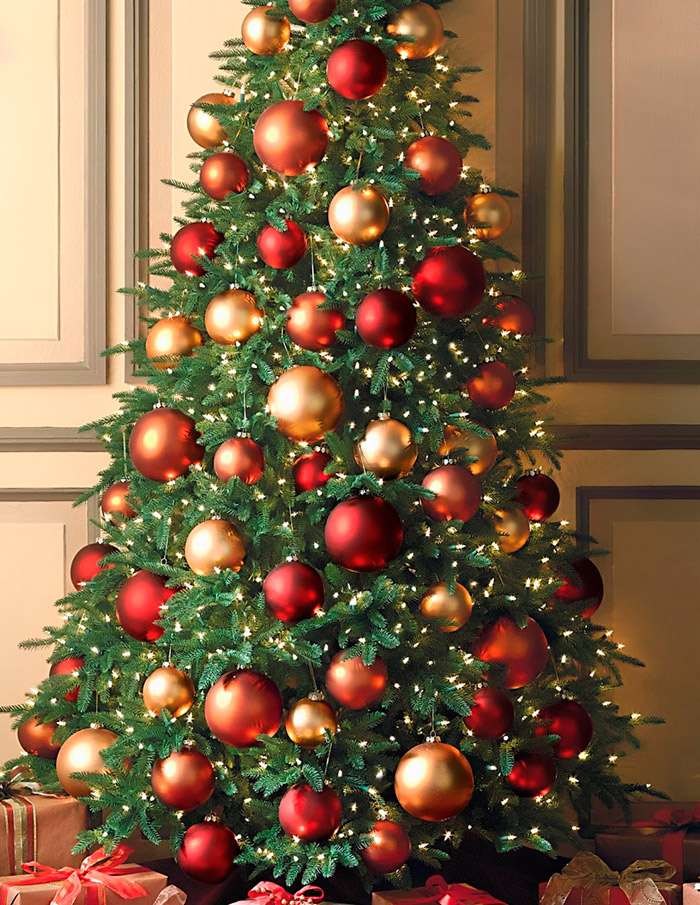foto's van een versierde kerstboom