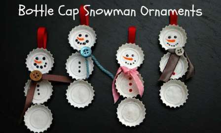 Snowmen from beer caps on the Christmas tree