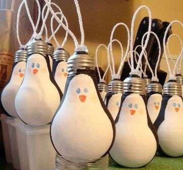 Let's start making Christmas tree decorations from light bulbs