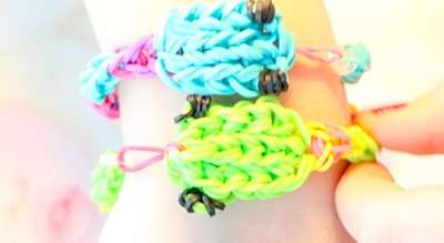 Weaving bracelets on a slingshot. Videos and weaving methods