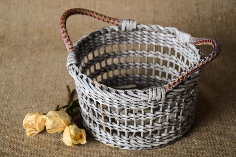 Weaving baskets and other interior items from newspaper tubes: master classes, video instructions