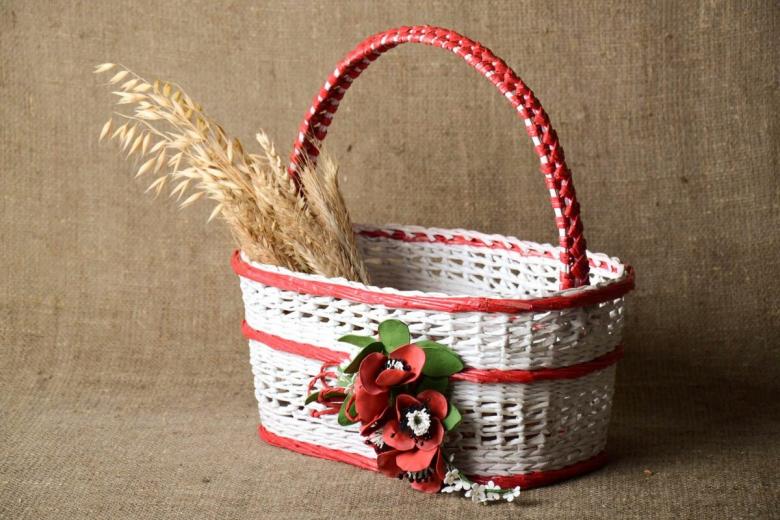 Weaving baskets and other interior items from newspaper tubes: master classes, video instructions