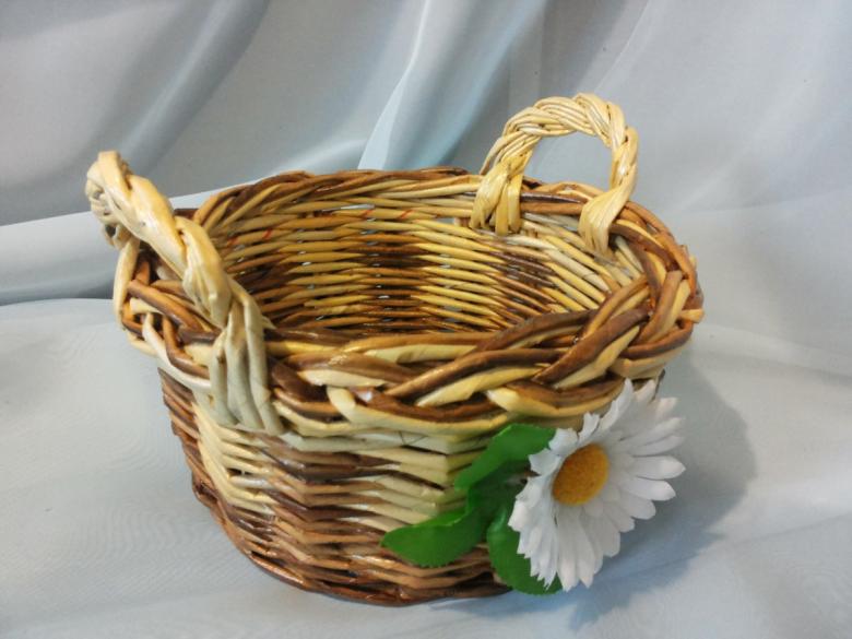 Weaving baskets and other interior items from newspaper tubes: master classes, video instructions