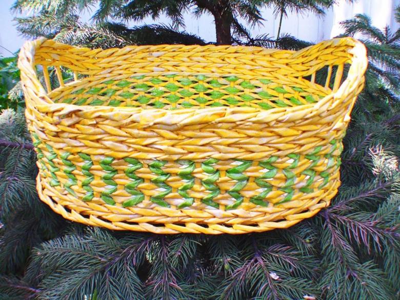 Weaving baskets and other interior items from newspaper tubes: master classes, video instructions