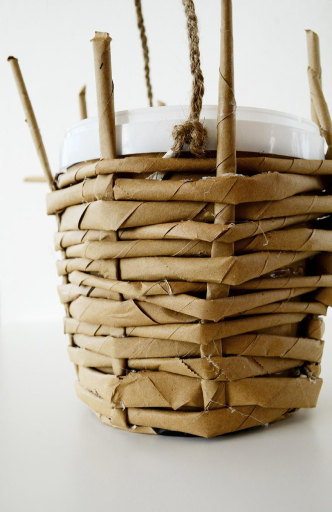 Weaving baskets and other interior items from newspaper tubes: master classes, video instructions