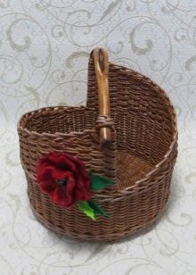 Weaving baskets and other interior items from newspaper tubes: master classes, video instructions