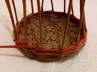 Weaving baskets and other interior items from newspaper tubes: master classes, video instructions