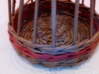 Weaving baskets and other interior items from newspaper tubes: master classes, video instructions