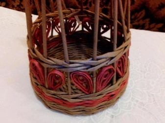 Weaving baskets and other interior items from newspaper tubes: master classes, video instructions