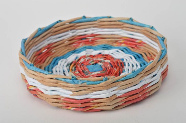 Weaving baskets and other interior items from newspaper tubes: master classes, video instructions