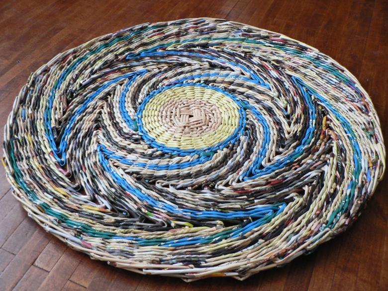 Weaving baskets and other interior items from newspaper tubes: master classes, video instructions