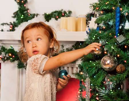 Nieuwjaarsspelletjes voor kinderen bij de kerstboom, musical