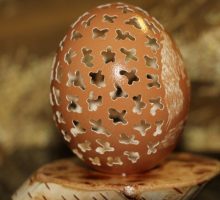 Занаяти от яйчени черупки: фотопримери на най -добрите произведения и описание на тяхното производство